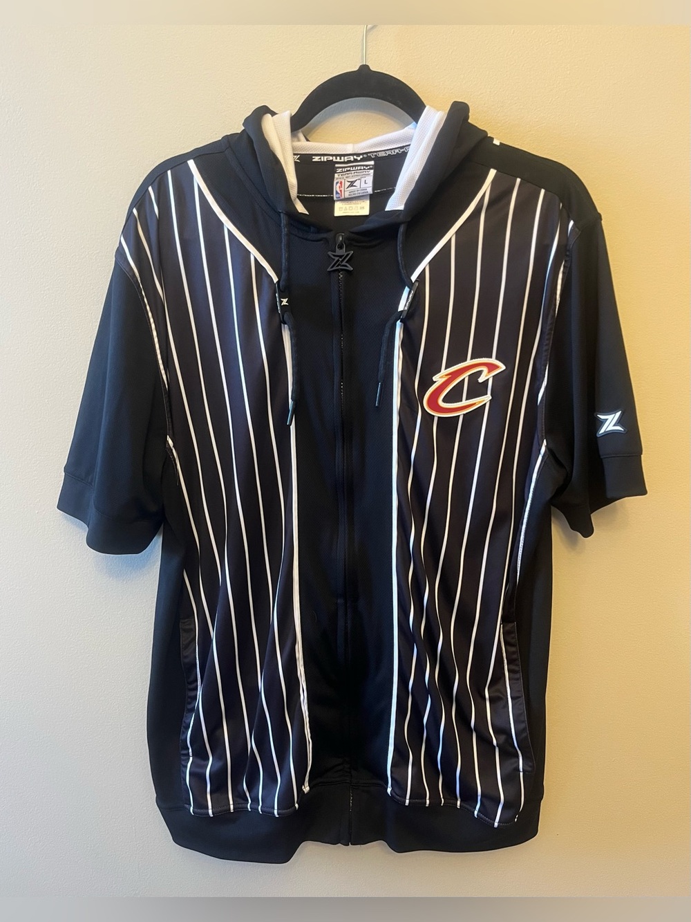 Cleveland Cavaliers Zipway Tear-Away Large Black White Pinstripes Short Sleeve